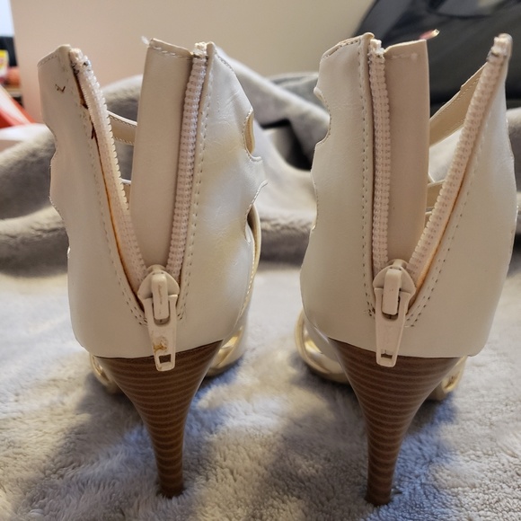 🏷NEW Women's Champagne Sandals in Size 6 - Picture 3 of 7
